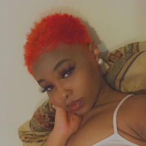 Meet your Posher, Emanè